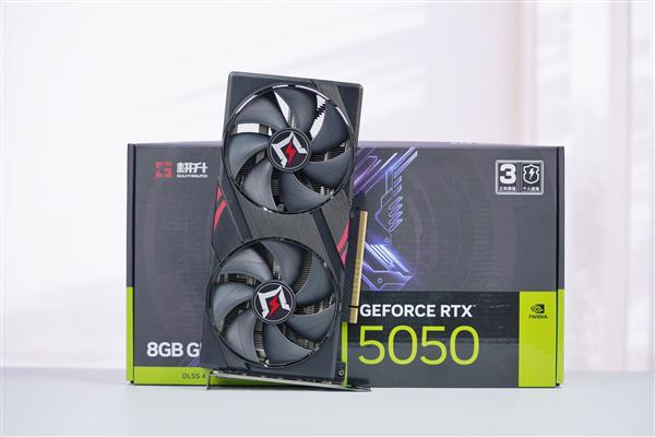 张吧策路 双风扇短小精悍！耕升RTX 5050追风OC显卡图赏