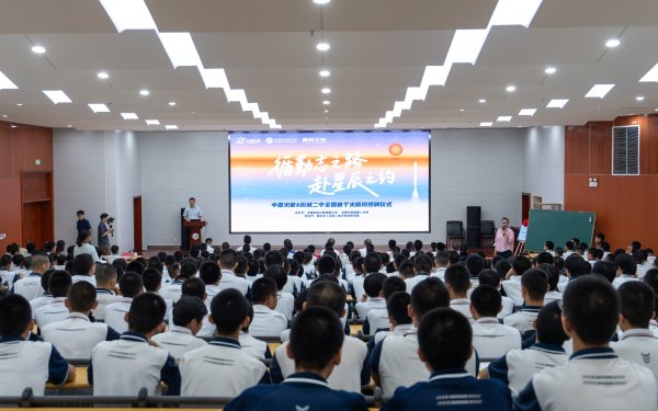 永隆配资 当少年遇见火箭：全国首个“中国火箭班”落户历城二中助推航天教育新航标