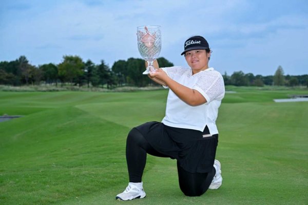 永华配资 中国女子高尔夫球公开赛完赛，庞润芝1杆优势加冕冠军